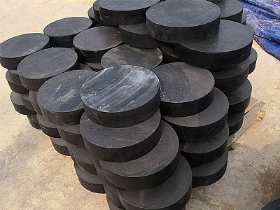 新密市板式橡胶支座由若干层橡胶片与薄钢板经加压硫化